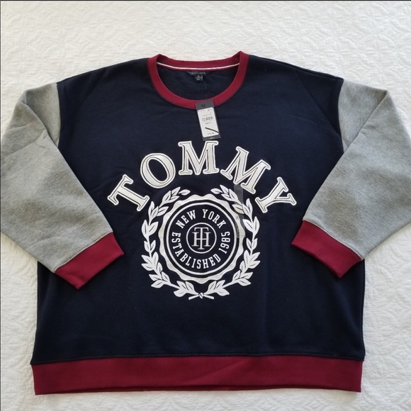 Tommy Hilfiger Tops - Hilfiger women’s sweatshirt